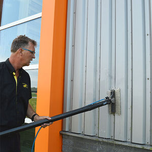 Gevelbeplating reinigen