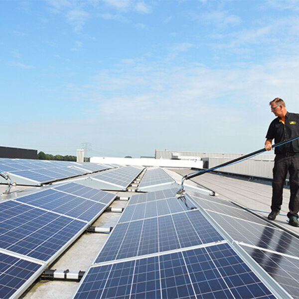 Zonnepanelen reinigen
